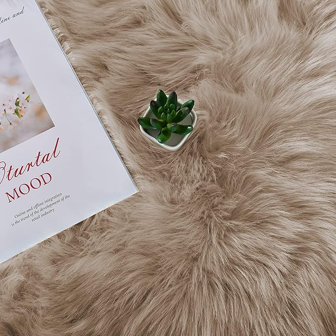 Latepis Round Fur Light Brown Beige Circle Rug 4ft Furry Washable Faux Sheepskin Rug Shag Plush Soft Rugs for Living Room Bedroom Dorm Floor Rugs Home Decor