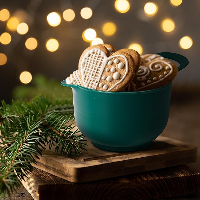 BoxedHome 4 Pack Nesting Mixing Bowl Christmas Set with Pour Spout and Handle, BPA free Microwave & Dishwasher Safe(Christmas colours, 4 Pack with Handle, Random colour silicone scraper included)