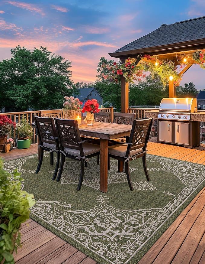 Unique Loom Outdoor Traditional Collection Area Rug - Antique (5' 3" Square Green/Ivory)