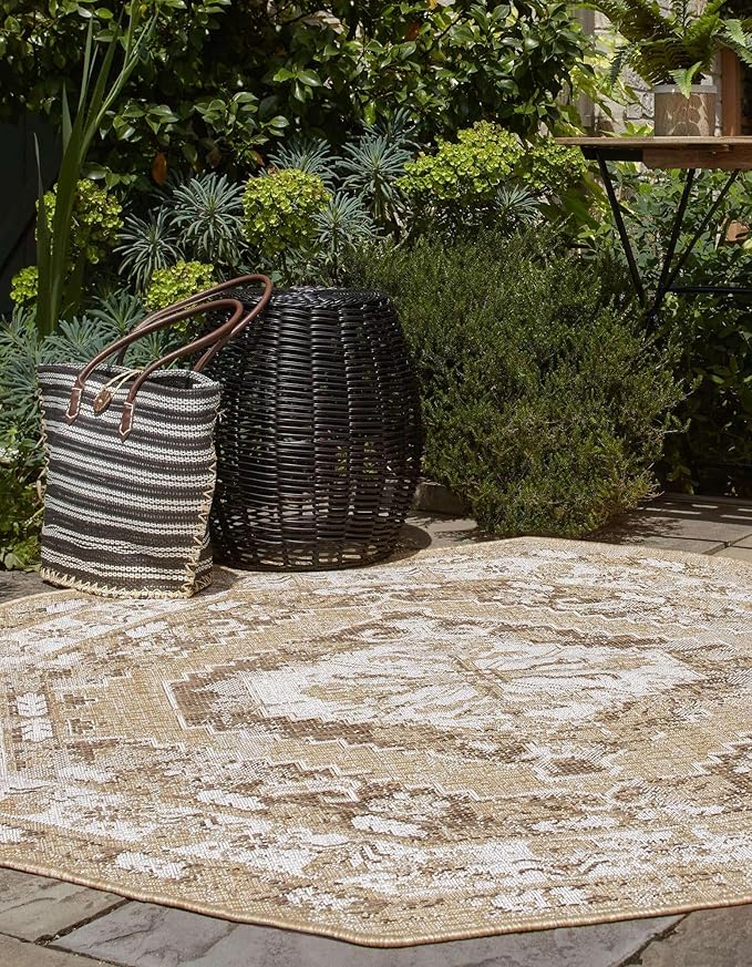 Unique Loom Outdoor Traditional Collection Area Rug - Valeria (7' 10" Octagon, Natural/ Ivory)