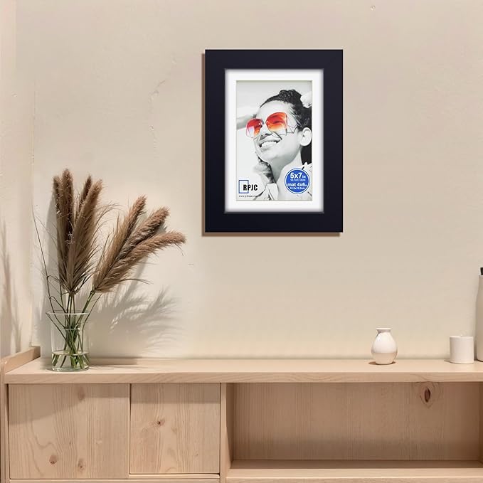 RPJC 5x7 inch Picture Frame Made of Solid Wood and High Definition Glass Display Pictures 4x6 with Mat or 5x7 Without Mat for Wall Mounting Photo Frame White