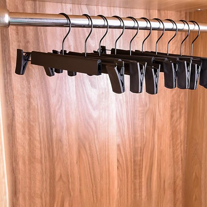 30 Pack Skirt Hangers，Pants Hangers with Clips，360 ° Swivel Hooks Space Saving Hangers for Pants, Skirts, Clothes, Jeans, Black