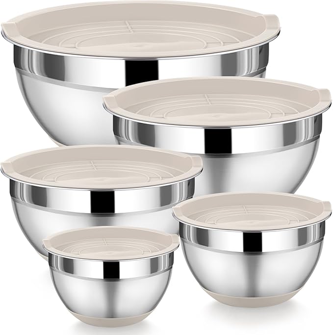 P&P CHEF Mixing Bowls with Lids Set of 5, Stainless Steel Nesting Salad Bowl with Lid & Base for Non-slip Mixing Prepping Storing Serving, 5 Sizes-7/3.5/2.5/1.5/1 QT, Khaki