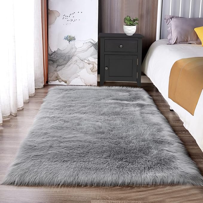 Latepis Gray Rugs for Bedroom Small Throw 3x4 Area Faux Fur Rug Washable Fluffy Sheepskin Rugs Bedside Fuzzy Rug for Luxury Home Decor