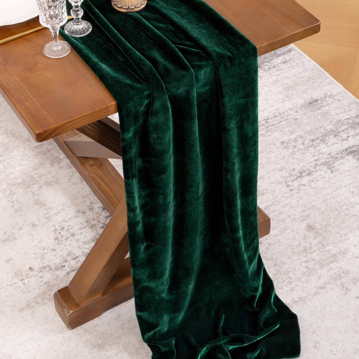 Socomi Green Velvet Table Runner Christmas Cloth Decor 20 x 120 Inches 10ft Fabric Emerald Green Luxurious Thanksgiving Wedding Runner for New Year Bridal Shower