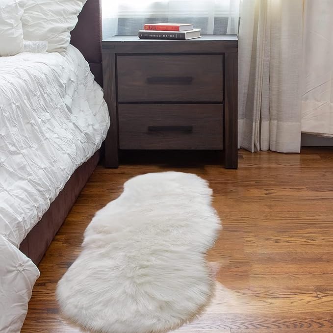Latepis Faux Sheepskin 2x4 Shag Throw Rugs White Fur Sheep Skin Rug Carpet Alfombras para Habitacion Furry Rug for Bedroom Cushion Home Décor, Sheepskin