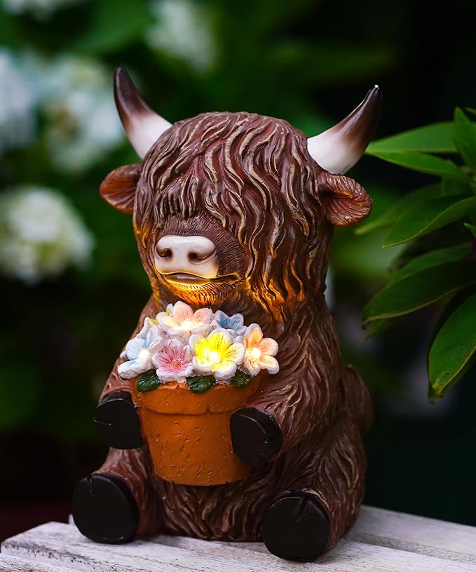Nacome Solar Garden Highland Cow Holding Succulent Planter with LED Lights Outdoor Decor for Outside Yard Patio Balcony Porch Decorations - Birthday Gifts Mom Grandma Women(Brown)