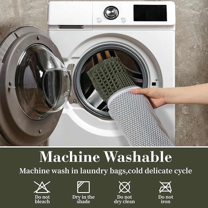 RESARE Waffle Bath Mat for Bathroom, Super Absorbent Bathroom Rugs Non Slip Machine Washable, Ultra Soft Quick Dry Boho Bath Rugs with Tassels for Floor, Upgraded Bordered Design, 17"x24" Green