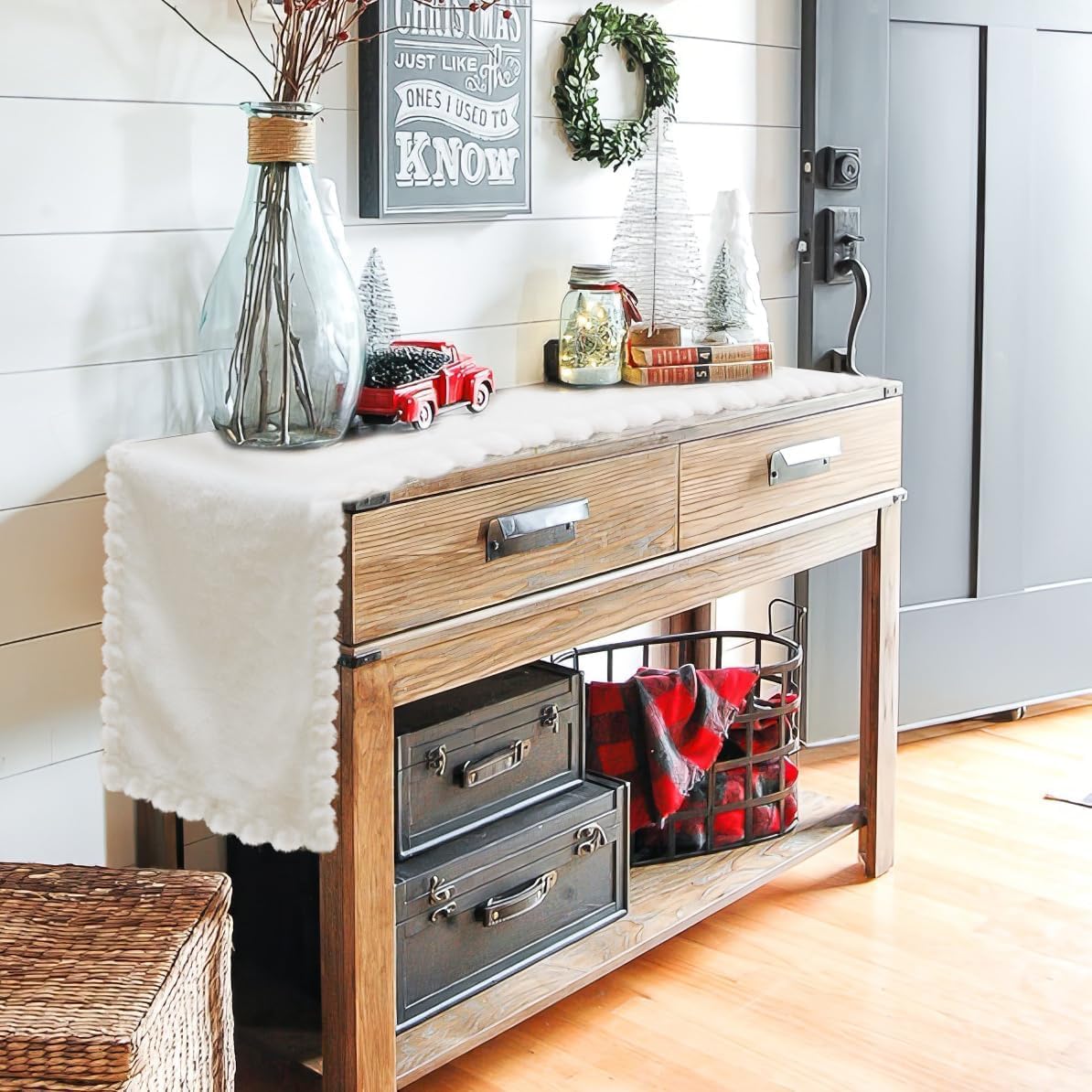 Baccessor White Faux Fur Table Runner, Thanksgiving Christmas Winter Fluffy Table Runner Home Kitchen Dinning Coffee Table Center Dressing Dresser Cover Party Indoor Decor 13x72 Inch