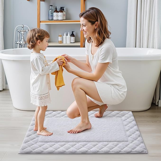 LUMI Bathroom Rugs, Ultra Soft Absorbent Bath Mat for Shower, Non Slip Washable Bath Rugs with Rubber Backing, Microfiber Plush Quick Dry Floor Mat for Bathtub, Floor, White, 24x36