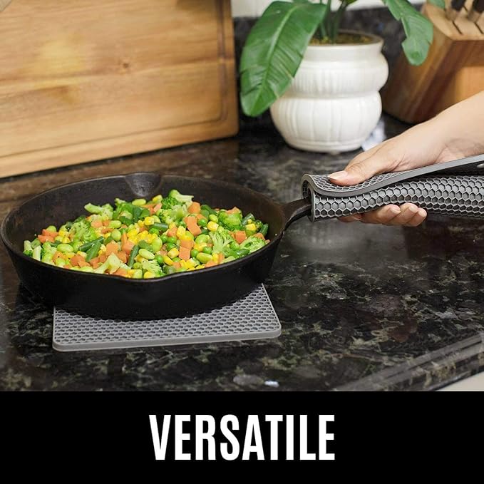 Homwe Silicone Oven Mitts and Potholders (4-Piece Sets) Heavy Duty Cooking Gloves, Kitchen Counter Safe Trivet Mats | Advanced Heat Resistant, Non-Slip Textured Grip Pot Holders(Red)