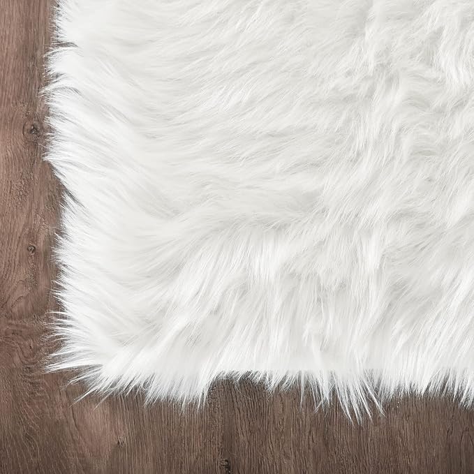 Latepis White Faux Fur Rug 3x5, Faux Sheepskin Rugs for Living Room, Fluffy Washable Rug for Bedroom Dorm Luxury Room Decor, Furry Rugs, Rectangle
