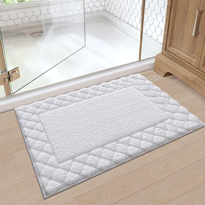 LUMI Bathroom Rugs, Ultra Soft Absorbent Bath Mat for Shower, Non Slip Washable Bath Rugs with Rubber Backing, Microfiber Plush Quick Dry Floor Mat for Bathtub, Floor, White, 17x30