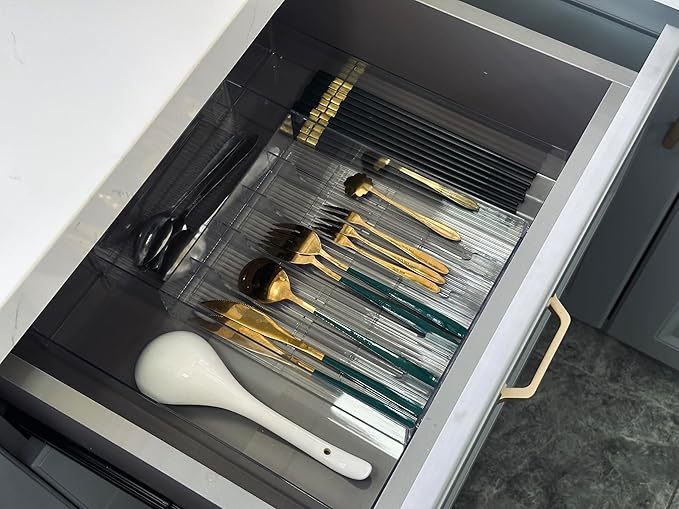 IEEK Silverware Drawer Organizer Tray for Kitchen,Expandable Utensil Tray Multipurpose Drawer Dividers Adjustable Cutlery and Flatware Holder,Plastic Spoon Forks Knives Holder Storage Divider,Clear-M