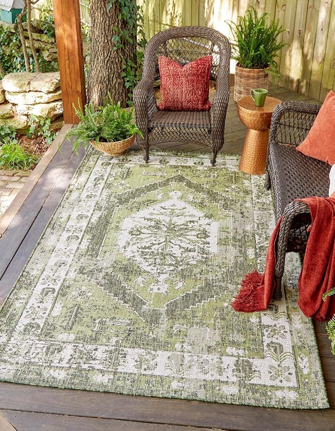 Unique Loom Outdoor Traditional Collection Area Rug - Valeria (4' 1" x 6' 1" Rectangle, Green/ Light Green)
