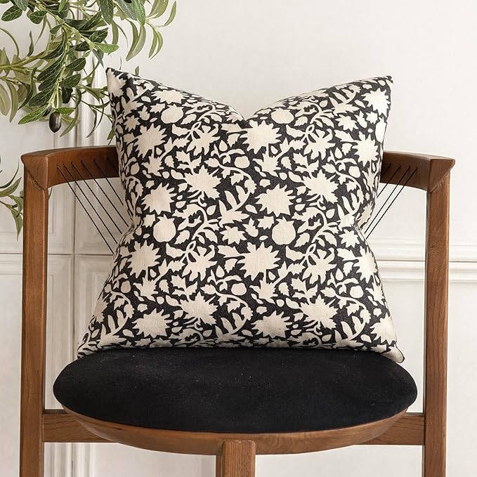 Foindtower Set of 2 Decorative Neutral Floral Throw Pillow Covers Accent Farmhouse Cushion Covers Boho Vintage Pillowcase for Couch Sofa Bedroom Living Room Home Decor Outdoor18×18 Inch,Black