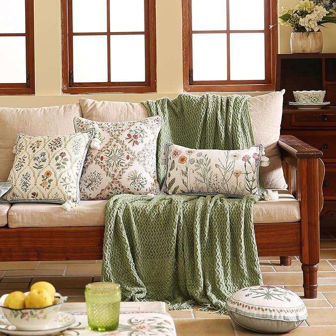 Design Linen Round Throw Pillow Covers Diameter 16" Pack of 2, Fresh Farmhouse Cushion Covers with Red Watercolor Wildflower Pattern Decor Pillowcases for Bed,Living Room,Outdoor,Car