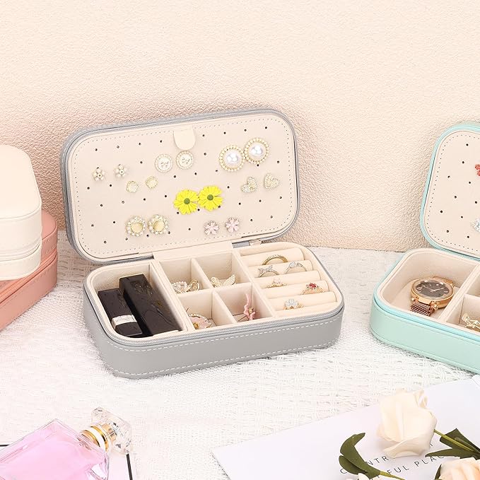 DesignSter Travel Jewelry Box, PU Leather Portable Jewelry Case, Small Jewelry Boxes for Gifts, Travel Jewelry Organizer for Women Rings Earrings Necklaces Bracelets (Gray)