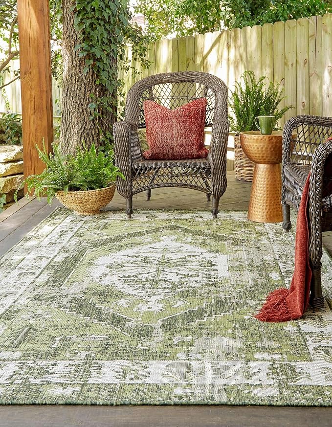Unique Loom Outdoor Traditional Collection Area Rug - Valeria (4' 1" x 6' 1" Rectangle, Green/ Light Green)
