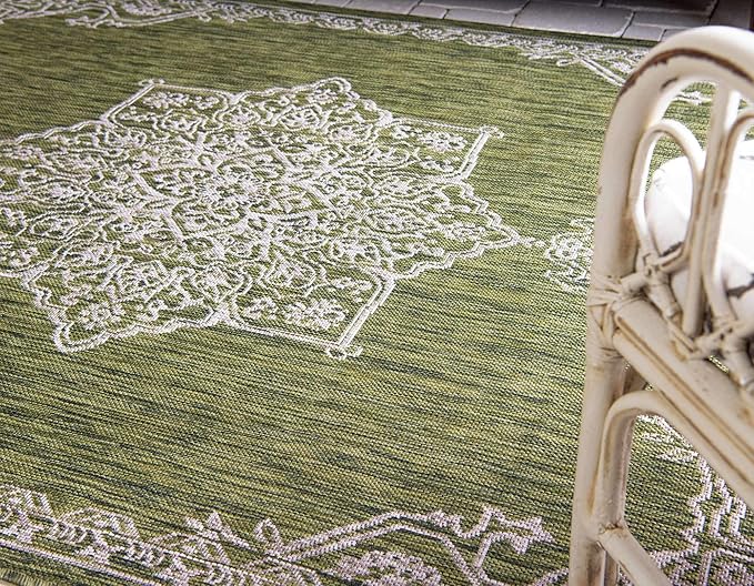 Unique Loom Outdoor Traditional Collection Area Rug - Antique (5' 1" x 8' Rectangle, Green/ Gray)